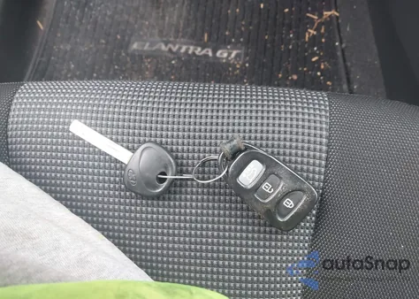 2013 Hyundai Elantra Gt z USA, uszkodzony, nr VIN KMHD35LE2DU122625